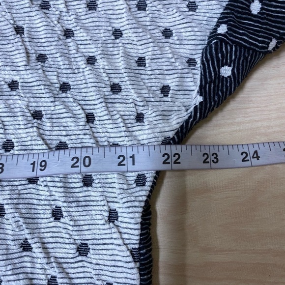 IC BY CONNIE K COLLECTION Textured Polka Dot Zipper Tunic Top Size M - Picture 4 of 6